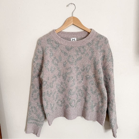 John + Jenn | Xavier Cheetah Print Boho Sweater - Picture 1 of 12